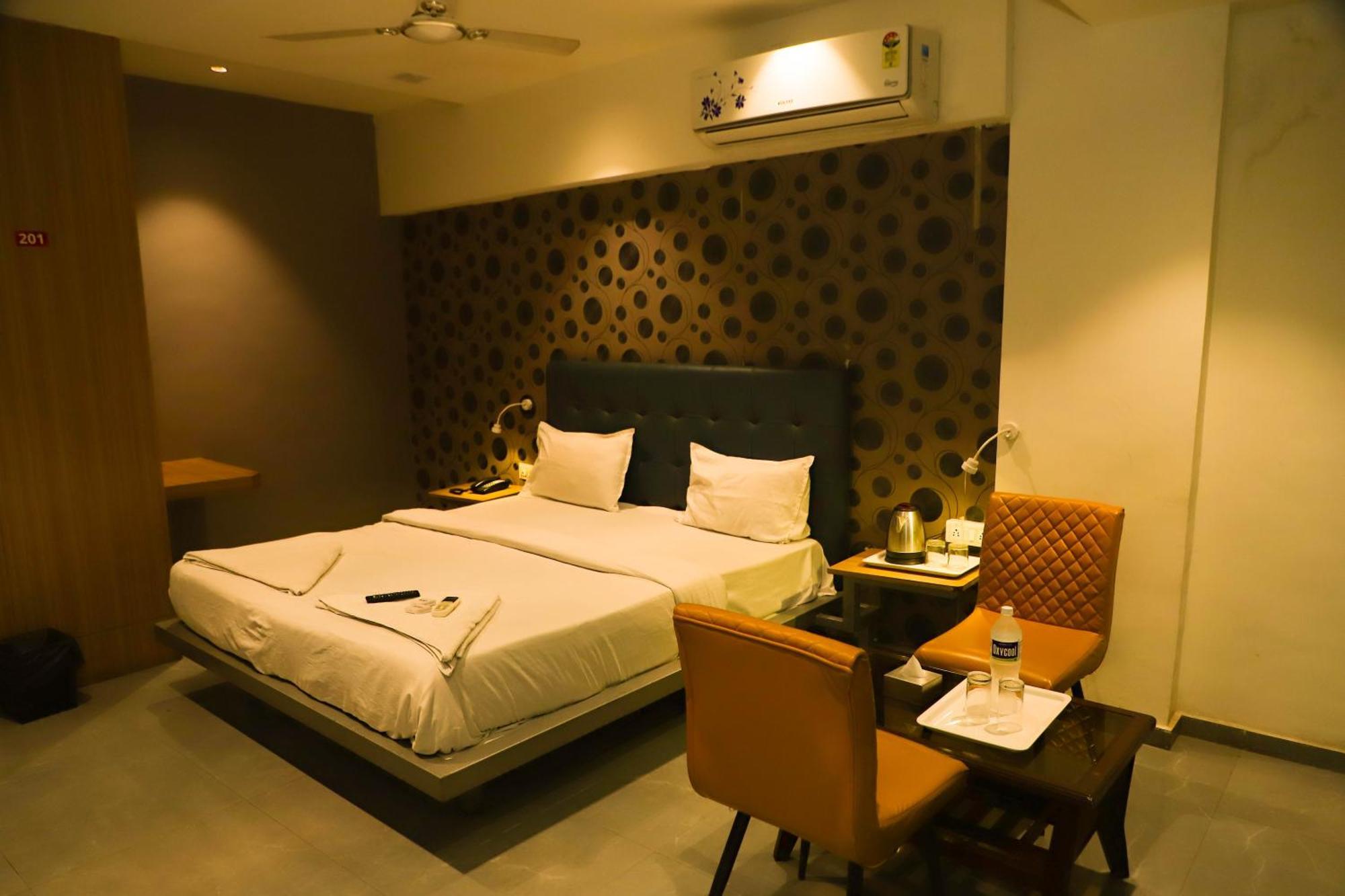 Hotel Arc Palace Bhiwandi Exterior photo