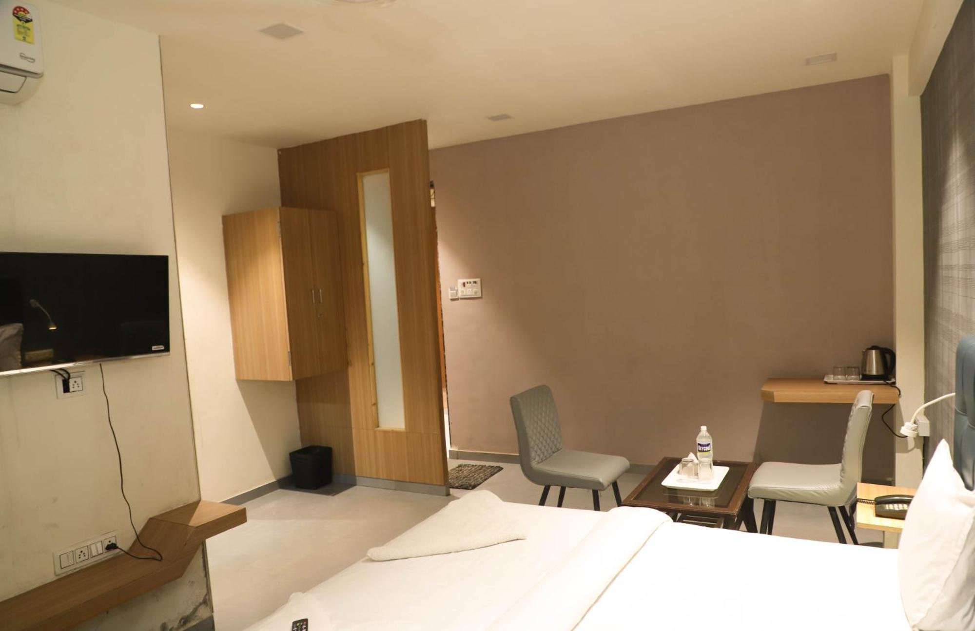 Hotel Arc Palace Bhiwandi Exterior photo
