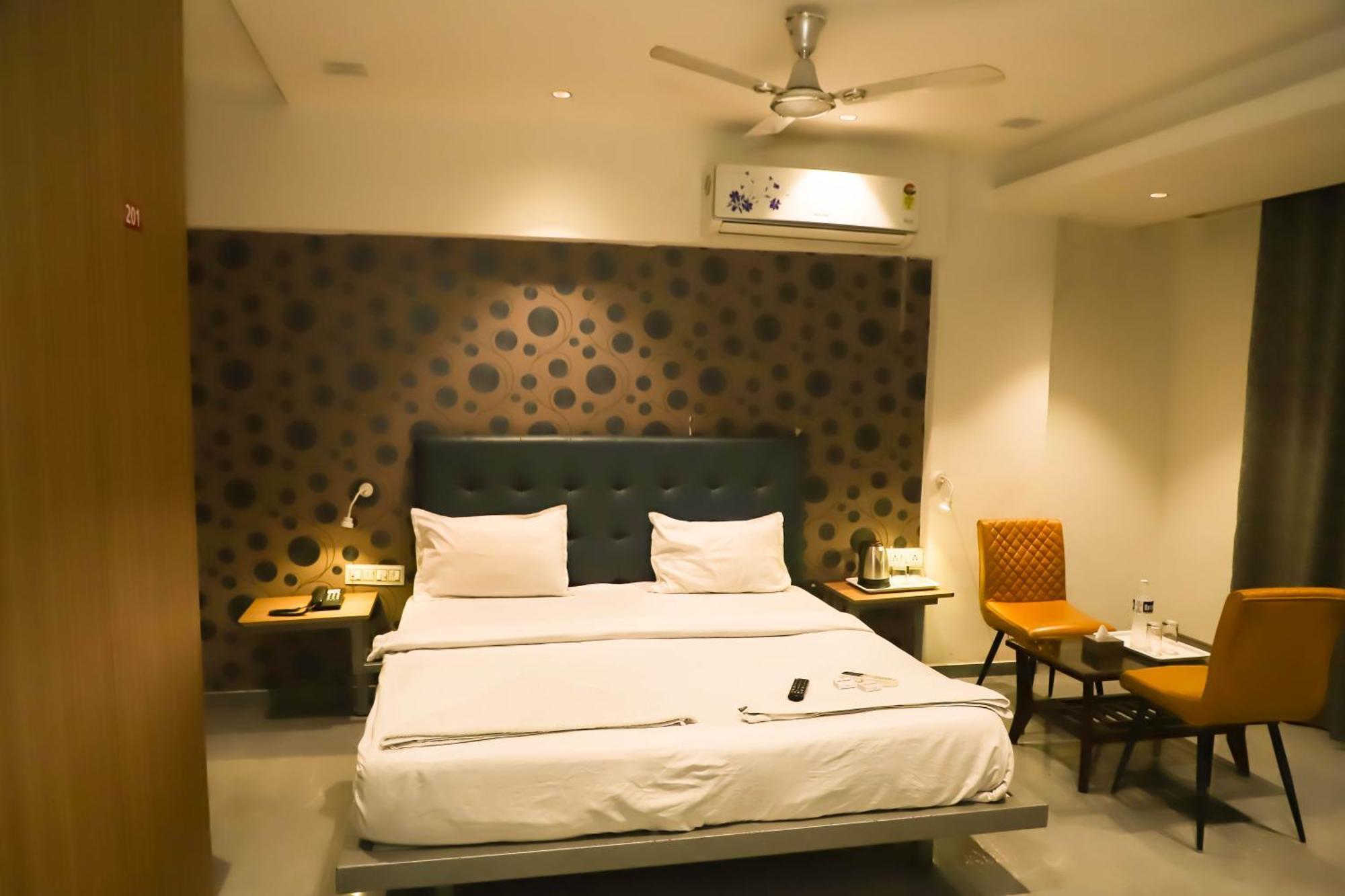 Hotel Arc Palace Bhiwandi Exterior photo